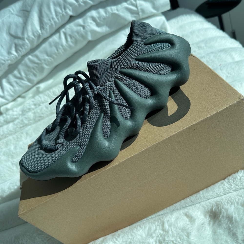 Yeezy 450 Sz 10 Brand new